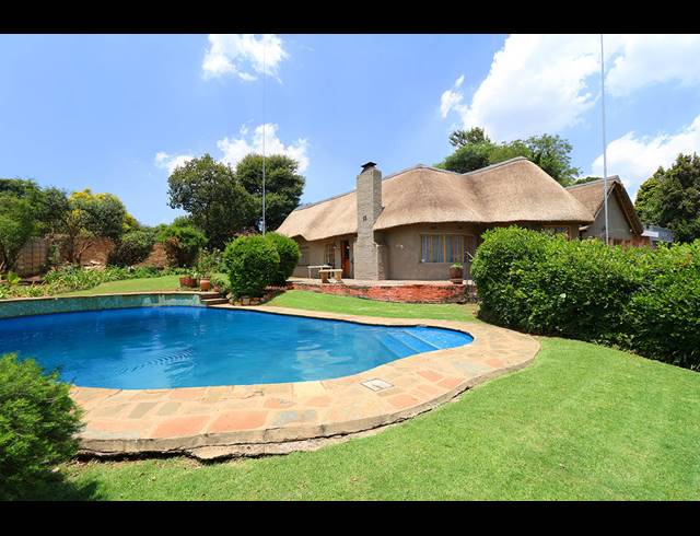 4 BEDROOM FREEHOLD FOR SALE IN GLENHAZEL